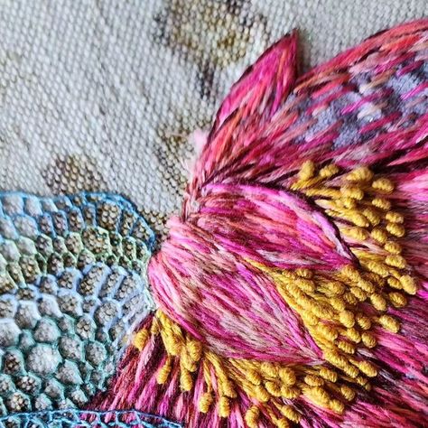 Fleur Woods Contemporary Fibre Artist on Instagram Fleur Woods Art, Woods Embroidery, Fibre Artist, Embroidery Collage, Free Motion Sewing, Floral Stitching, Embroidery Boho, Textile Embroidery, Textile Collage