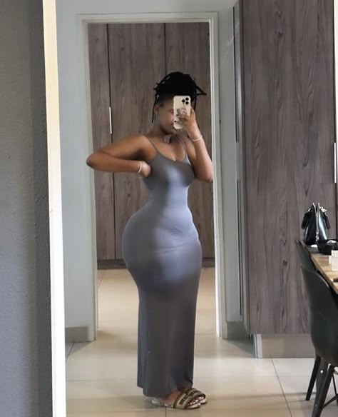 Thick Baddie Instagram, Skin Tight Dress Outfit, Thick Baddie, References Female, Baddie Instagram, Pretty Dark Skin, Body Aesthetics, I Love Being Black, Tight Dress Outfit