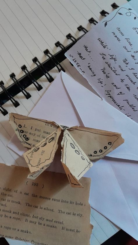 Letters In Books Aesthetic, Letters Aethestic, Cute Letter Aesthetic, Origami Love Letter, Love Letter Origami, Passing Notes Aesthetic, Paper Letters Aesthetic, Korean Letters Aesthetic, Letter Inspo Aesthetic