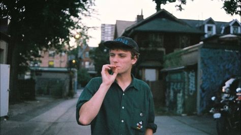 Mac Demarco Net Worth 2019, Bio, Wiki, Age, Height Mac Demarco, A Night At The Opera, Music Film, Female Singers, Music Stuff, Music Bands, Trending Memes, Cool Kids, Music Artists