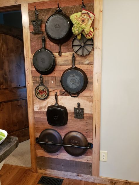 Pallet Wall For Cast Iron, Pot And Pan Hanger Wall Mount, Cast Iron Rack Wall, Cast Iron Stove Repurposed, Bundt Pans On Wall, Hanging Iron Skillets On Wall, Cast Iron Skillet Wall Hanger, Cast Iron Skillet Display Ideas, Storing Cast Iron Skillets