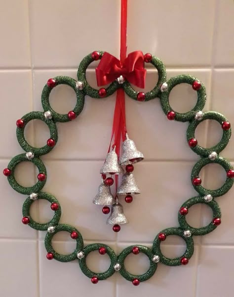 Dekoratívne Vence, Diy Natal, Crochet Christmas Ornaments Free, Pretty Christmas Decorations, Christmas Crochet Patterns Free, Christmas Decorations Diy Crafts, Handmade Christmas Crafts, Pencil Christmas Tree, Crochet Christmas Decorations