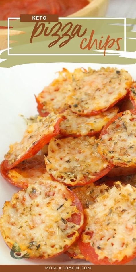 Pizza Chips, Keto Snacks Easy, Keto Pizza, Recetas Keto, Keto Recipes Dinner, Idee Pasto Sano, Low Carb Snacks, Low Carb Keto Recipes, Keto Dinner