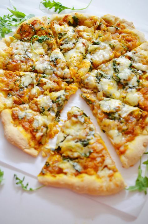 love lola: savory pumpkin pizza, aka, the best pizza you will ever eat. ever. Pumpkin Pizza, Pumpkin Recipes Dinner, Savory Pumpkin, Savory Pumpkin Recipes, Pumpkin Dishes, Pumpkin Recipes Easy, Diner Recept, Best Pizza, Delicious Pizza