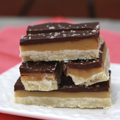 Baking Pics, Millionaire Bars, Homemade Twix Bars, Caramel Chocolate Bar, Chocolate Shortbread, Short Bread, Millionaire Shortbread, Chocolate And Caramel, Shortbread Bars