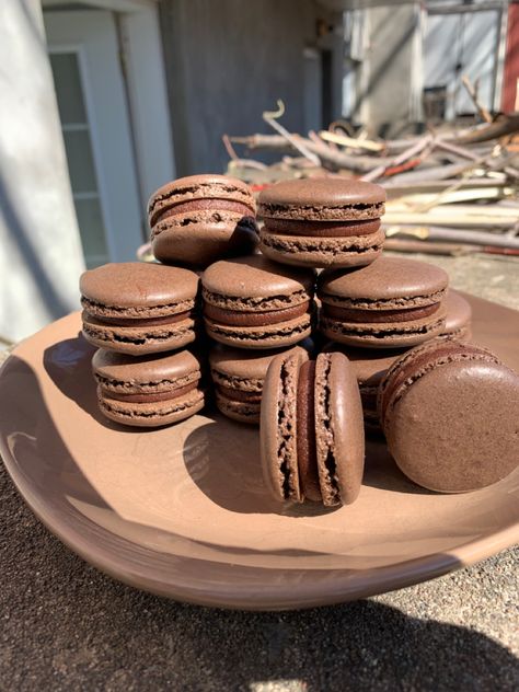 #aesthetic #chocolate #macarons #chocolatelover #bakingaesthetic #chocolatemacarons #macaronslover #bakingphotography #bakinglover Macarons Aesthetic, Aesthetic Chocolate, Chocolate Macarons, Double Chocolate, Snack Time, Aesthetic Food, Chocolate Lovers, Macarons, Pastel