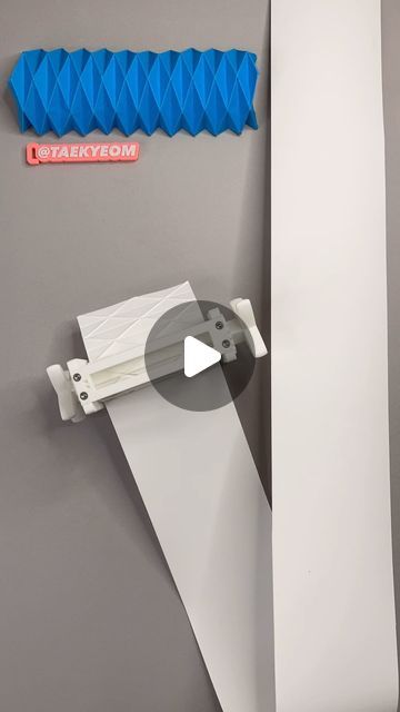 Taekyeom Lee / 이태겸 on Instagram: "Here is the video of a long accordion fold using leftover paper from a large format printer. I will try something longer than this one.
#paperfoldong #embossing #3dprinted #accordian #accordianfold #toolmaking #papercraft #taekyeom" Accordion Fold, Large Format, Emboss, Printer, Paper Crafts, Instagram