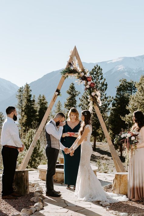 Intimate Wedding Colorado, Small Intimate Mountain Wedding, Airbnb Wedding Colorado, Mountain Airbnb Wedding, Small Colorado Wedding, Small Mountain Wedding Ideas, Wedding Airbnb, Twin Lakes Colorado, Airbnb Elopement