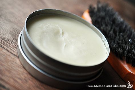 Make your own super-nourishing hair balm Beeswax Hair, Star Pics, School Beauty, Hair Balm, Homemade Cosmetics, Homemade Goodies, Diy Kosmetik, Diy Beauty Products, Homemade Hair Products