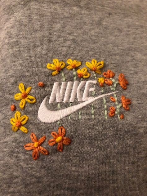 Embroidery Nike Logo Flowers, Nike Flower Embroidery, Embroidered Flower Sweatshirt, Nike Embroidery Design, Embroidered Nike Logo, Nike Embroidery, Clothes Embroidery, Hoodie Diy, Clothes Embroidery Diy