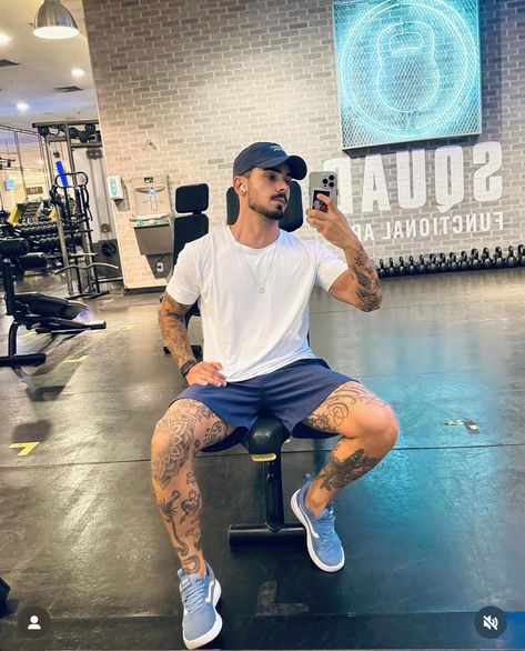 Nike Shoes Photo, Sports Facility, Ideal Male Body, Moda Academia, Street Style Outfits Men, Mens Fashion Inspiration, Gym Fit, Mens Fashion Summer, Street Style Outfit