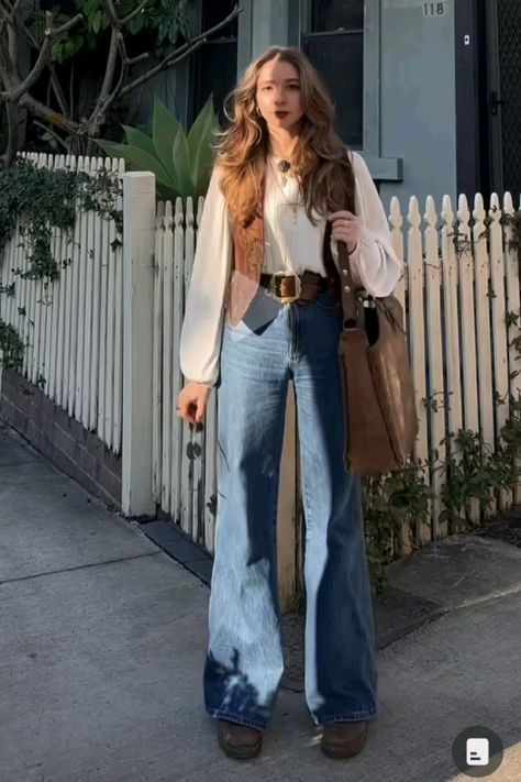 70s Cowgirl Fashion, 70s Fashion Winter Outfit Ideas, Boho Western Winter Outfits, 70s Denim Skirt Outfit, Vintage Outfits 70s Retro Women, 70s Modern Outfits, Late 60s Fashion Women, 70s Fashion Jeans, Fall Outfits 70s Inspired