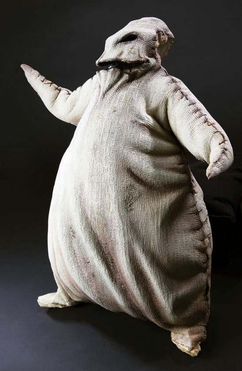 Oogie Boogie puppet from The Nightmare Before Christmas Oggie Boggie Disfraz, Oogie Boogie Disfraz, Ogie Bogie, Oogie Boogie Costume, Nightmare Before Christmas Pictures, Nightmare Before Christmas Costume, Nightmare Before Christmas Tattoo, Jack The Pumpkin King, Office Halloween