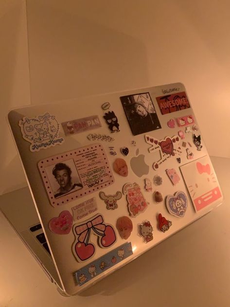 Decorating My Macbook, Cute Laptop Decorations, Coquette Macbook Case, Macbook Case Aesthetic Stickers, Stickers On Macbook Aesthetic, Laptop Decoration Ideas Aesthetic, Coquette Laptop Case, Laptop Sticker Inspo Aesthetic, Decorated Laptop Aesthetic