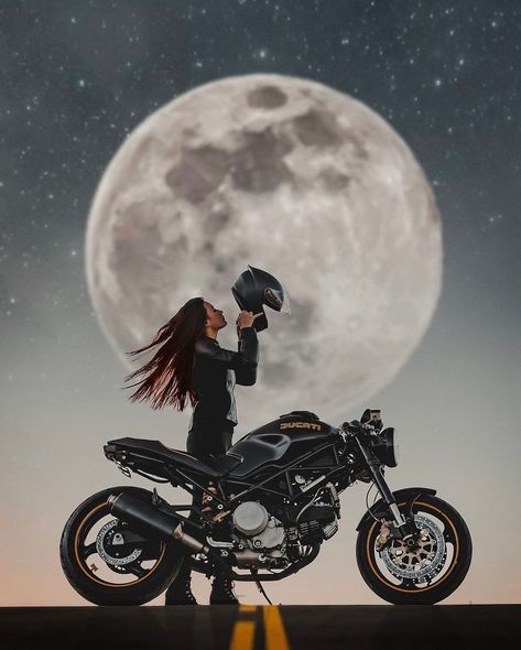 Sport Bike Rider, Fb Profile Photo, Female Motorcycle Riders, Race Photography, Biker Photoshoot, Bike Aesthetic, Motorcycle Photography, Motorcycle Aesthetic, Biker Aesthetic