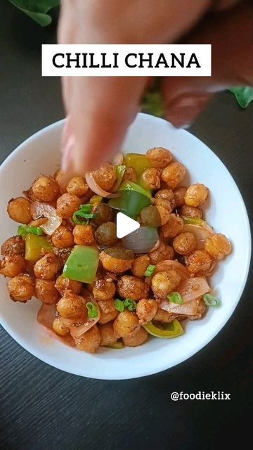 Chana Chilli Recipe, Crispy Corn Recipe, Onion Greens, Spring Onion Recipes, Healthy Indian Snacks, Chana Recipe, Schezwan Sauce, Boiled Food, Chilli Recipes