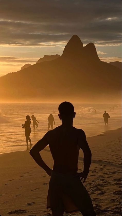 Best Tinder Photos Men, Rio De Janeiro Photo Ideas, Beach Photography Ideas, Beach Puppy, Urban Photography Portrait, Summer Shots, Beach Photo Inspiration, Conceptual Photography, Vacation Pictures