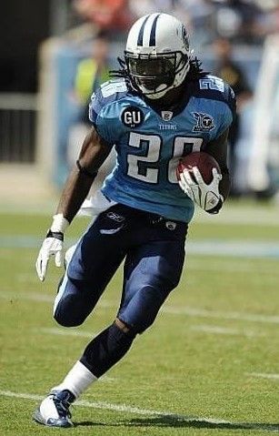 Cool Football Pictures, Nfl Football Pictures, Chris Johnson, Nfl Player, Football Is Life, Pro Sports, Football Pictures, Running Back, Tennessee Titans