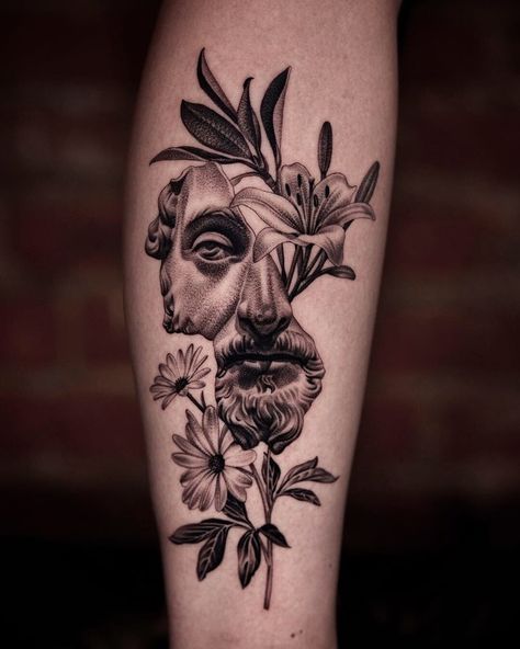 Black and grey statue tattoos - Broken face of “Marcus Aurelius” by artist Kiljun at Seoul Ink Tattoo. Nature Realism Tattoo, Philosophy Tattoos, Simple Tats, Statue Tattoo, Geniale Tattoos, Greek Tattoos, Classic Tattoo, Grey Tattoo, Realism Tattoo