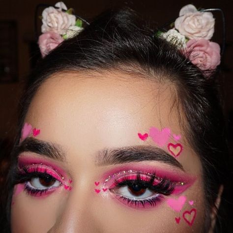 #makeup #makeupideas #makeuplook #eyeshadowlooks #eyemakeup #girly #makeupstyle Galentines Party Makeup, Candy Hearts Makeup, Makeup Ideas Valentines Day, Valintens Makeup Looks, Simple Valentine’s Day Makeup, Valentines Day Makeup Looks Creative, Short Dreads Hairstyles, Valentine’s Day Eyeshadow, Valentine’s Day Make Up Looks Simple