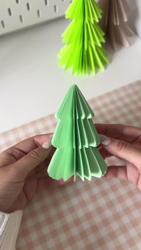 Christmas Craft Tree Decorations, Christmas Ideas For Decorating, How To Make Christmas Tree Decorations At Home, Diy Home Decor For Christmas, Christmas Cute Crafts, Christmas Diy With Paper, Colour Paper Decoration Ideas, How To Make A Mini Christmas Tree, How To Make Xmas Decorations