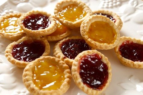 Easy Jam, Fruit Tart Recipe, Queen Cakes, British Desserts, Jam Tarts, Lemon Bar, Irish Food, Buns Recipe, Fairy Cakes