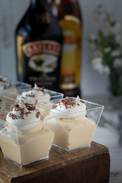 Mudslide Pudding Shots with Baileys and Kahlua - Biscuits & Burlap Desserts Made With Vodka, Mud Slide Pudding Shots, Baileys Kaluha Pudding Shots, Chocolate Kaluha Pudding Shots, Kailua And Baileys Pudding Shots, Baileys Jello Shots Recipes, Tiramisu Pudding Shots, Pudding Shots With Rum Chata, Kahula & Baileys Pudding Shots