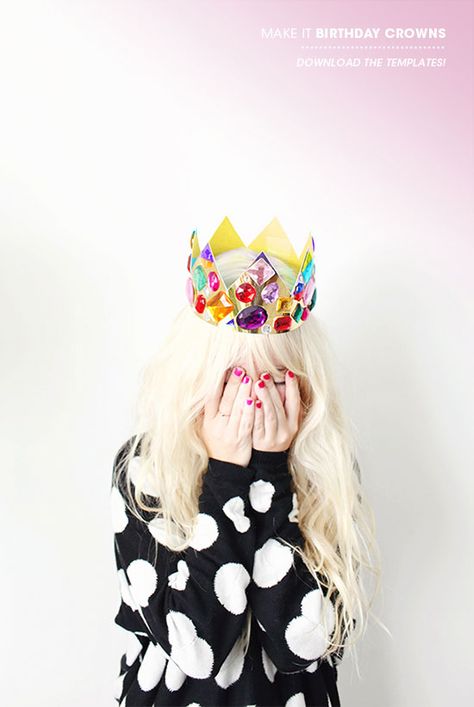 6 MAGICAL DIY CROWNS Nye Party Hats, Diy Birthday Crown, Look Grunge, Crown Crafts, Handmade Charlotte, Diy Crown, Love Fest, Paper Crowns, Last Minute Halloween Costumes