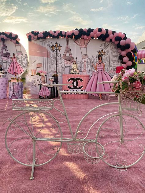 Fashion Show In Paris | CatchMyParty.com French Party Decorations, Fashion Birthday Party Ideas, French Carnival, Fashionista Birthday Party, Paris Birthday Party Ideas, November Party, Paris Theme Party Decorations, Pink Bday, Paris Party Decorations