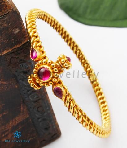 Fashion Jewelry Necklaces Gold, Traditional Bangles, Gold Temple Jewellery, Gold Jewelry Outfits, Saree Jewellery, Gold Items, Casual Frocks, Gold Bangle Set, Modern Gold Jewelry