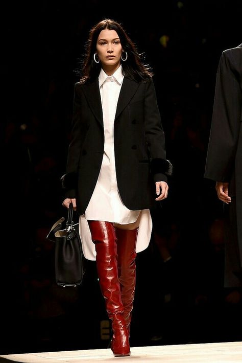 Fendi Ready To Wear, Fendi Runway, Fendi Boots, Leather Thigh Boots, Boot Fashion, Fashion Reference, Thigh Boots, Miuccia Prada, Cute Prom Dresses