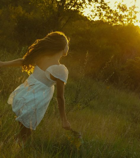 the last light of summer ✨ loved doing these senior photos so much! #authenticlovemag #unscriptedposingapp #dirtybootsandmessyhair #belovedstories #theromanticsclub #cinegrams #sarahimagazine #seniorphotos #michiganseniorphotographer #michigan #seniorinspo #777luckyfish #senioryearmagazine #cinematicphotographer #documentarystyle #visualpoetry keywords - golden hour, sunset, senior inspo, senior, senior pictures, senior photos, white dress, outfit inspo, summer, running, laughing, dancing... Golden Hour Sunset, White Dress Outfit, Summer Running, Outfit Inspo Summer, Visual Poetry, Senior Photographers, Dress Outfit, Senior Year, Senior Photos