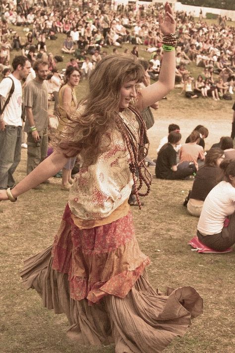 Woodstock 1969 Mundo Hippie, Woodstock Hippies, Woodstock Music, Woodstock 1969, Boho Chique, Hippie Lifestyle, Woodstock Festival, Hippie Movement, Hippie Aesthetic