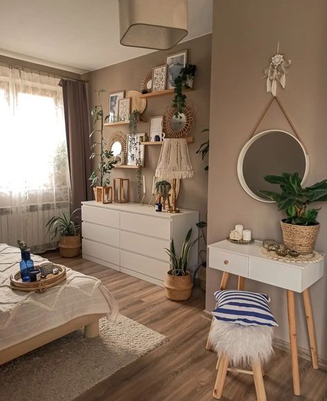 Beige Bedroom With Plants, Aqua Bathroom, Design Ložnic, Dekorasi Kamar Tidur, Attic Bedroom, Redecorate Bedroom, Cozy Room Decor, Room Idea, Dream Room Inspiration