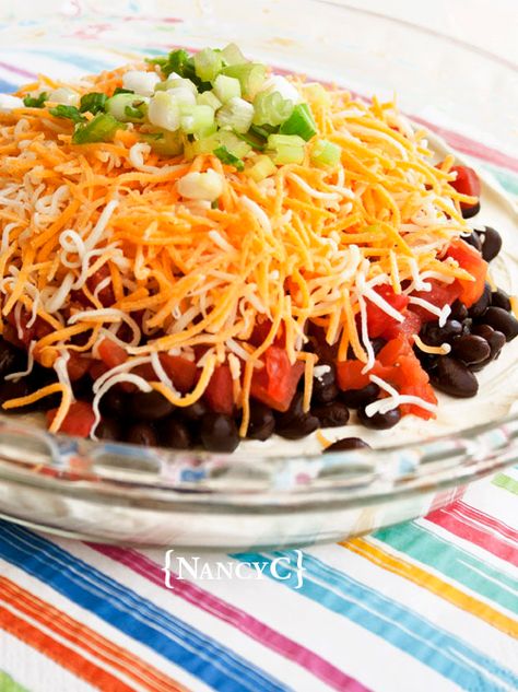 Spreads And Dips, 7 Layer Bean Dip, Black Bean Dip Recipe, Mexican Black Beans, Layered Dip Recipes, Layered Bean Dip, Bean Chips, Mexican Dips, Black Bean Dip