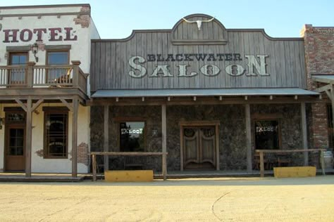 Old West Saloon Bar Old West Saloon Bar, Saloon Front Design, Saloon Wild West, Western Buildings Ideas, Old Saloon Bar, Saloon Exterior Design, Saloon Exterior, Saloon Bar Ideas, Workshop Layout Ideas