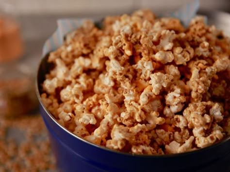 Get Caramel and Cheddar Popcorn Mix Recipe from Food Network Crazy Popcorn, Popcorn Mix Recipes, Corn Dog Bites, Girl Meets Farm, Cheddar Popcorn, Cheese Popcorn, Salty Caramel, Popcorn Mix, Sausage Peppers