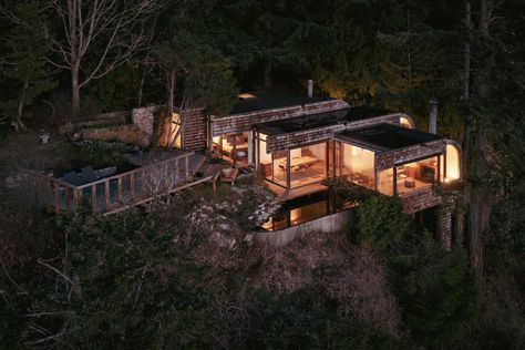 In West Vancouver, Architect Barry Downs’s Cliffside Home Seeks $4.6M Vancouver Architecture, Staircase Outdoor, Farmhouse Scandinavian, Architecture Landmark, West Vancouver, Parking Design, Architect House, Waterfront Homes, Sustainable Architecture