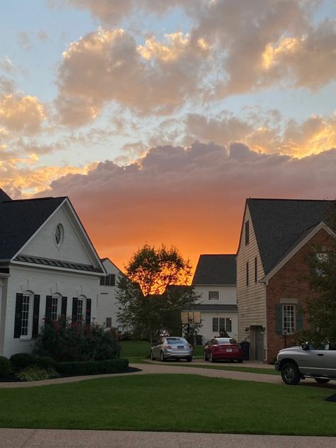 Pretty Neighborhood Aesthetic, American Neighborhood Aesthetic, Pretty Neighborhood, Suburban Neighborhood, A Quiet Life, Nostalgia Aesthetic, American House, Sky Pictures, Quiet Life