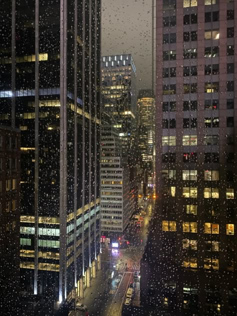 Nyc Rain, New York Rain, Nyc Dream, Happy Aesthetic, Media Magazine, Loose Pullover Sweater, Surface Tension, London Trip, Nyc Girl