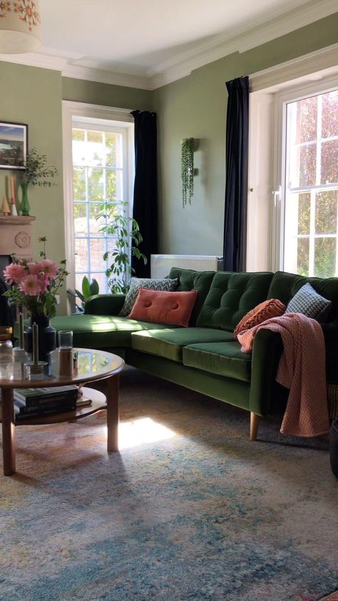 Green Couch Decor, Green Velvet Sofa Living Room, Velvet Couch Living Room, Green Couch Living Room, Green Sofa Living Room, Green Lounge, Green It, Green Couch, Good For The Soul