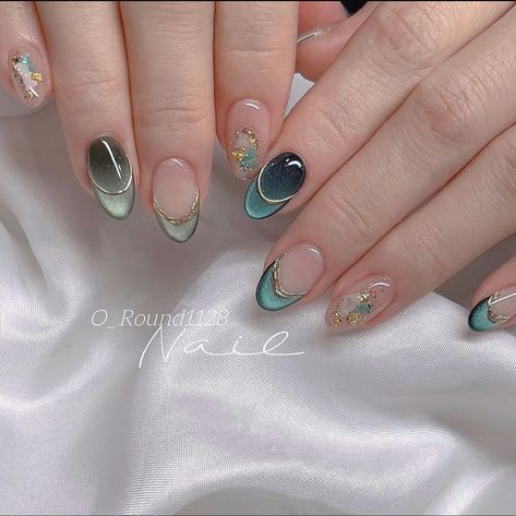 Chrome And Cat Eye Nails, Latest Nails, Reflective Nails, Ballet Nails, Eye Nail Art, Velvet Nails, December Nails, 2024 Nails, Elegant Nail