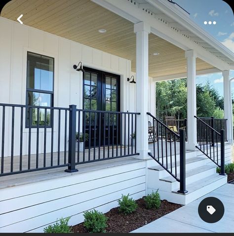 Black Porch Railing, Front Porch Railing Ideas Farmhouse, Black Porch, Front Porch Stairs, Modern Farmhouse Porch, Porch Railing Designs, Front Porch Railings, Deck Railing Ideas, Front Porch Steps