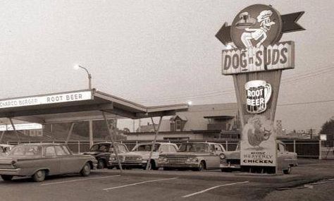 Jonesboro, Arkansas Dog n Suds Root Beer Chicken, Dog N Suds, Bella Vista Arkansas, Popular Restaurants, Roadside Signs, Jonesboro Arkansas, Decatur Illinois, Classic Burger, Retro Food