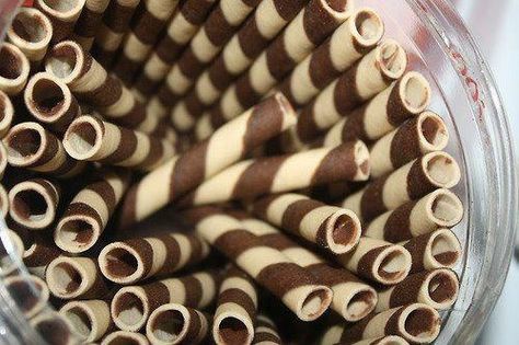 Chocolate Straws, Chocolate Sticks, Chocolate Topping, Sweet Snacks, Om Nom, Food Pictures, Cookie Decorating, Food Art, Love Food