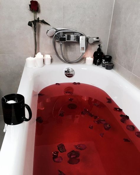 #red #redaesthetic #redaestheticvintage #relax #bath  for more daily pins follow me @jonay carriman Red Liquid, Kuroo Tetsurou, Blood Art, 다크 판타지, Aesthetic Colors, Aesthetic Grunge, Red Aesthetic, Grunge Aesthetic, Aesthetic Photo