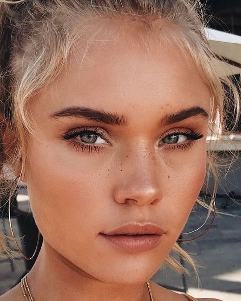 bronzed makeup #beauty Natural Makeup For Blondes, Make Up Diy, Model Tips, Natural Summer Makeup, Best Natural Makeup, Makeup Tip, Makeup Advice, Bronze Makeup, Smink Inspiration