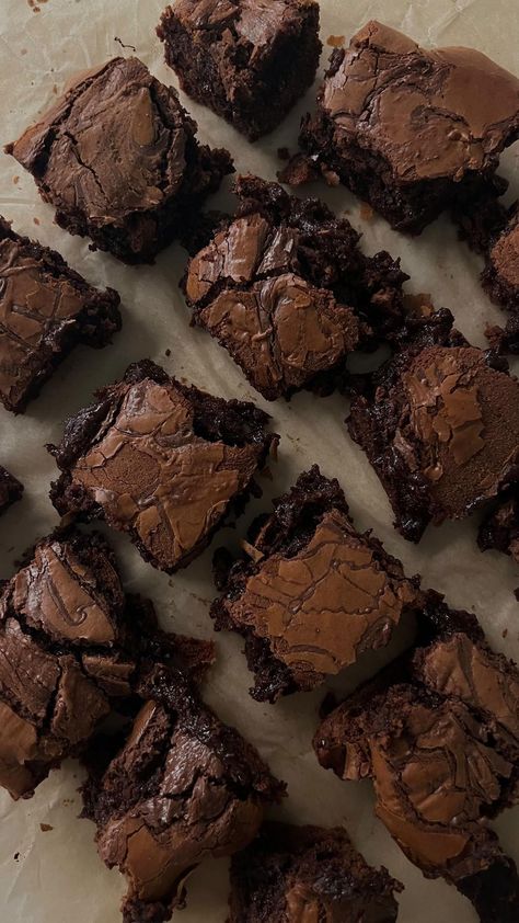 Iman Khamissa on Instagram: "3 ingredient Nutella Brownies Recipe credit @beckyexcell These brownies are so easy to make & yes you get that film on top which is the…" Nutella Brownies Recipe, 3 Ingredient Nutella Brownies, Nutella Recipes Brownies, Nutella Brownie, Brownies Ingredients, Nutella Brownies, No Bake Brownies, Brownies Recipe, 3 Eggs