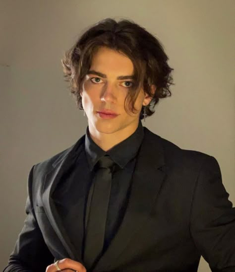 Men Haircut Curly Hair, Beautiful Blonde Hair, Wavy Hair Men, Goth Boy, E Boys, Men Haircut Styles, Cool Hairstyles For Men, Haircuts For Wavy Hair, Corte De Cabelo Masculino