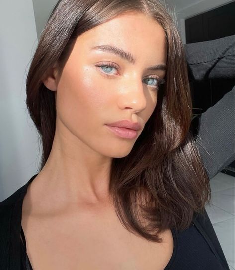 Rosie Graham Aesthetic, Rosie Graham, Rosie Graham Workout, Brunette Woman, Natural Makeup Looks, Victoria's Secret, Aesthetic Girl, Dark Hair, Pretty Face